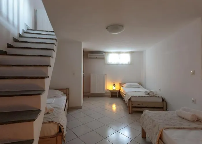 Triacanthos 2 Bedroom House * Moutsoúna