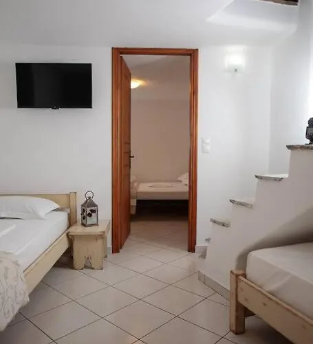 Triacanthos 2 Bedroom House